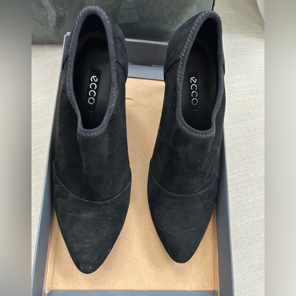 ECCO Alicante Black Suede Bootie Sz EU 36